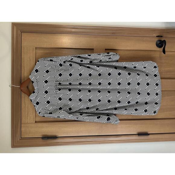 Diane Von Furstenberg 100% Silk Prita Black Geo Striped Shirt Dress Women’s sz 4 - Picture 6 of 11